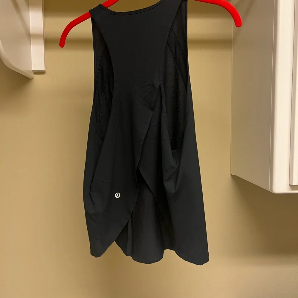 Bundle Lululemon Tanks - Picture 3 of 11